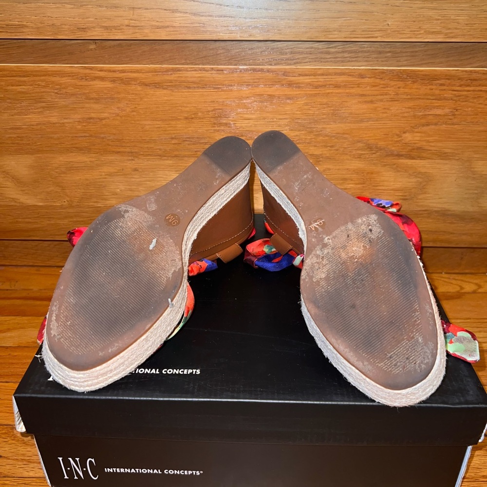 Beautiful INC floral ribbon wedges - Picture 6 of 6